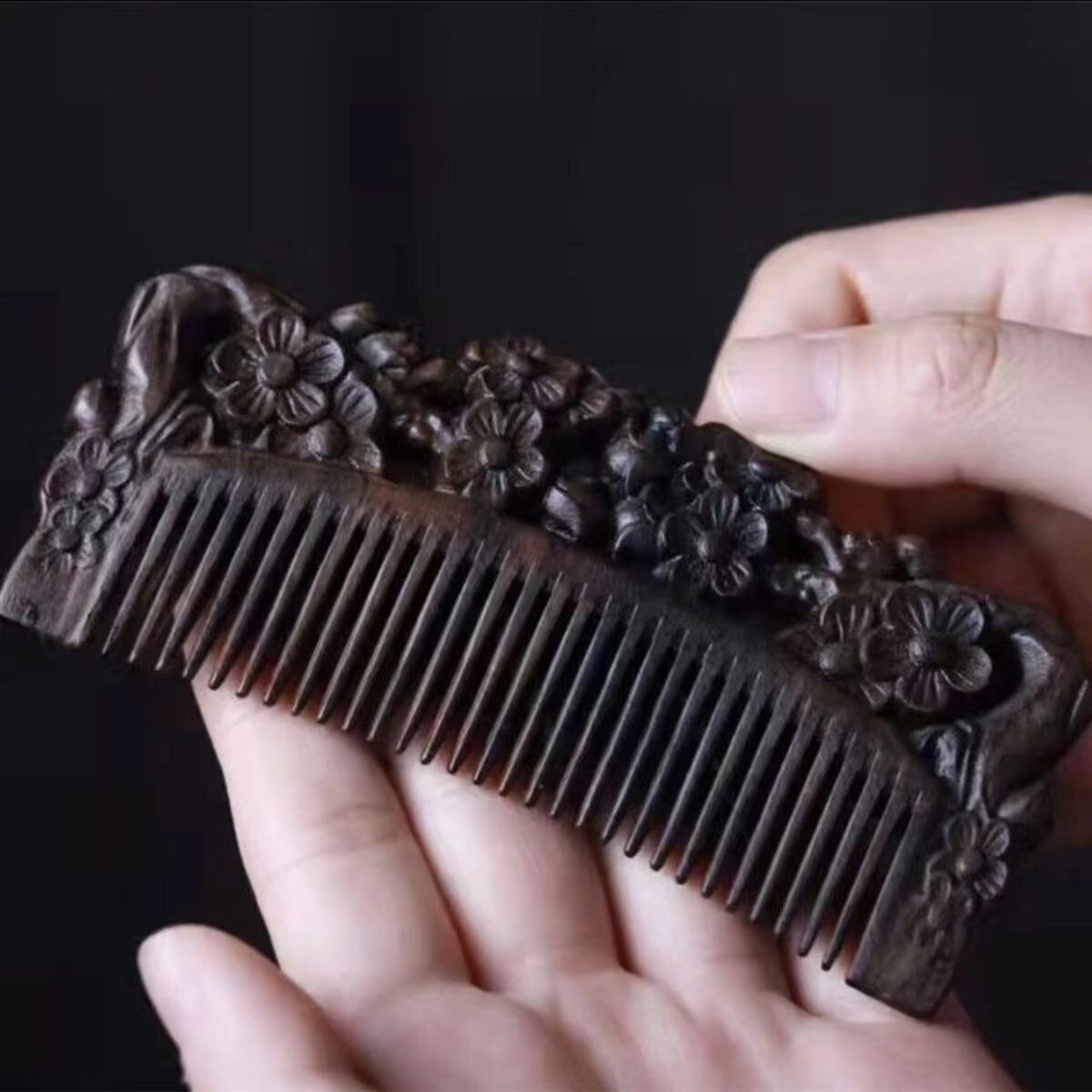 China Peony Hand Carving Natural Wood Comb Hair Detangler Hair Combing Tool