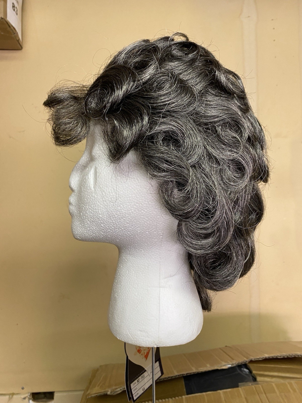NWT Synthetic Hair Wig Curls Short Curly Gray White Bob