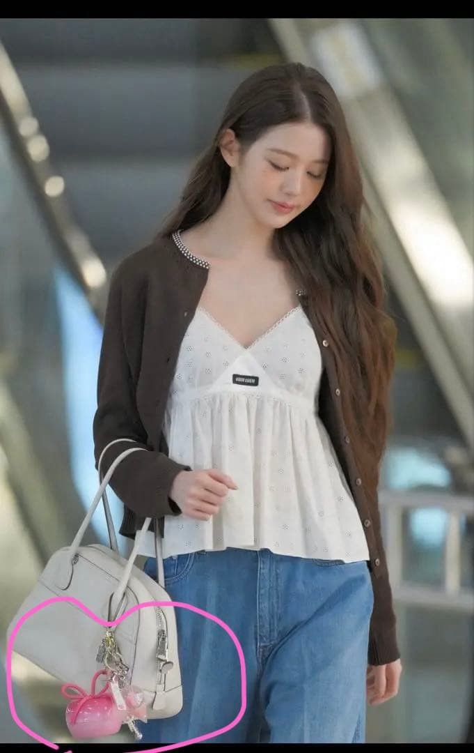 Medicube Ribbon Cherry Glass Hair Brush Pink Coquette Y2K Wonyoung