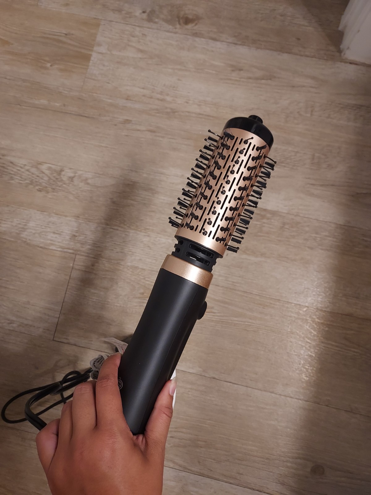 beatuitimeter hair dryer. Can roll in 2 directions and has 2 different sizes.