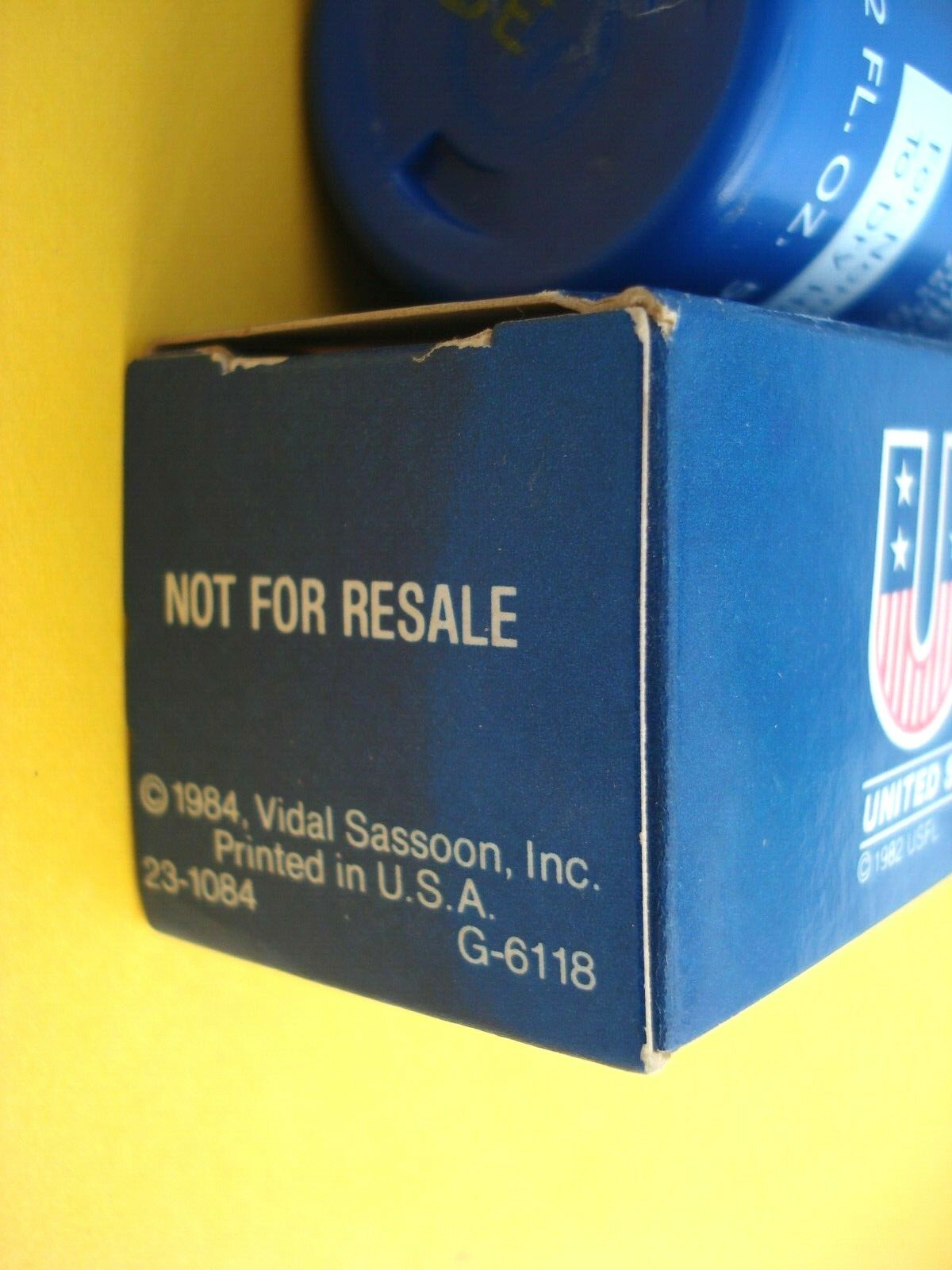 2 Bottles 1982 SASSOON D Shampoo Official USFL UNITED STATES FOOTBALL LEAGUE