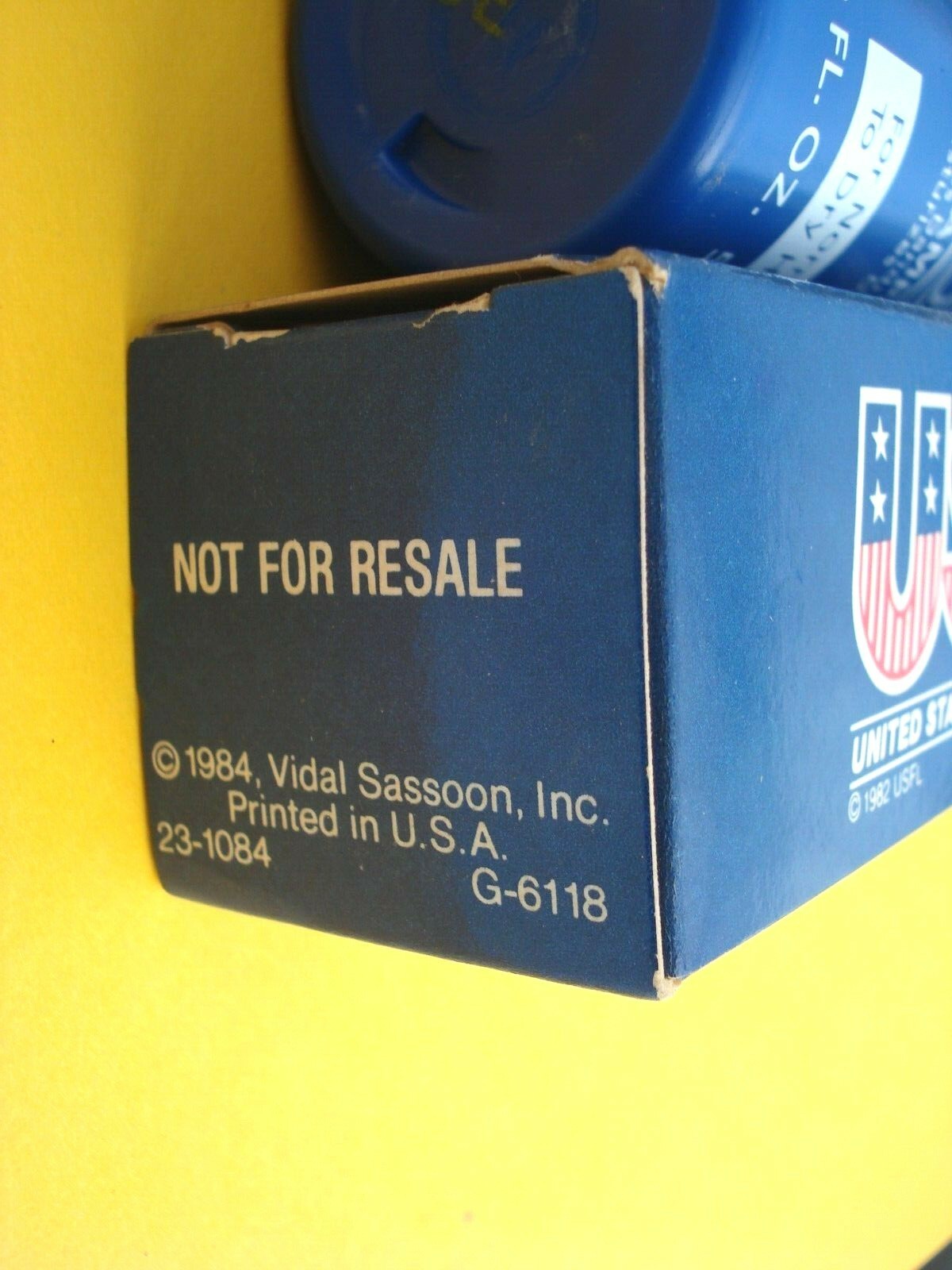 2 Bottles 1982 SASSOON D Shampoo Official USFL UNITED STATES FOOTBALL LEAGUE