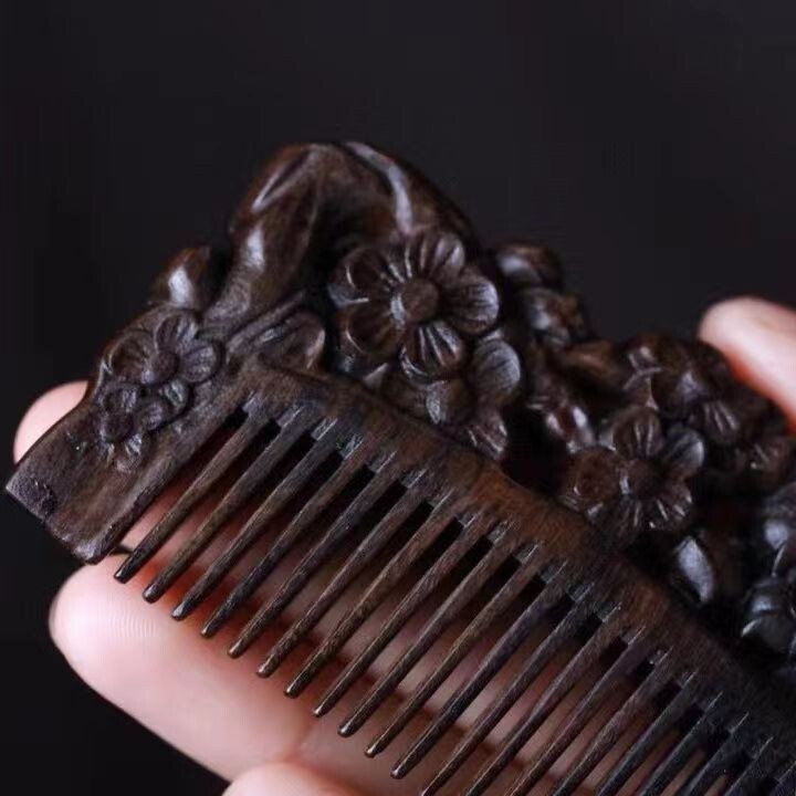 China Peony Hand Carving Natural Wood Comb Hair Detangler Hair Combing Tool