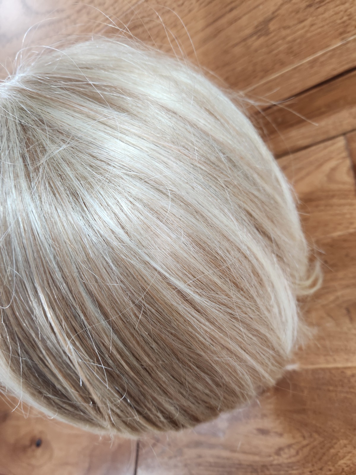 Gabor Luxury Collection Wig Blonde Short Bob Style w/ Box