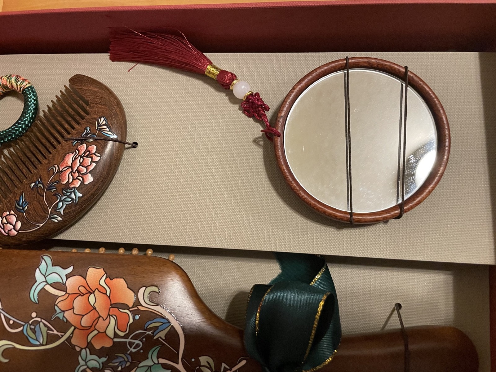 Tan Mujiang Wooden Comb Mirror Set Luxury Gift Box Chinese Lacquer Art Peony
