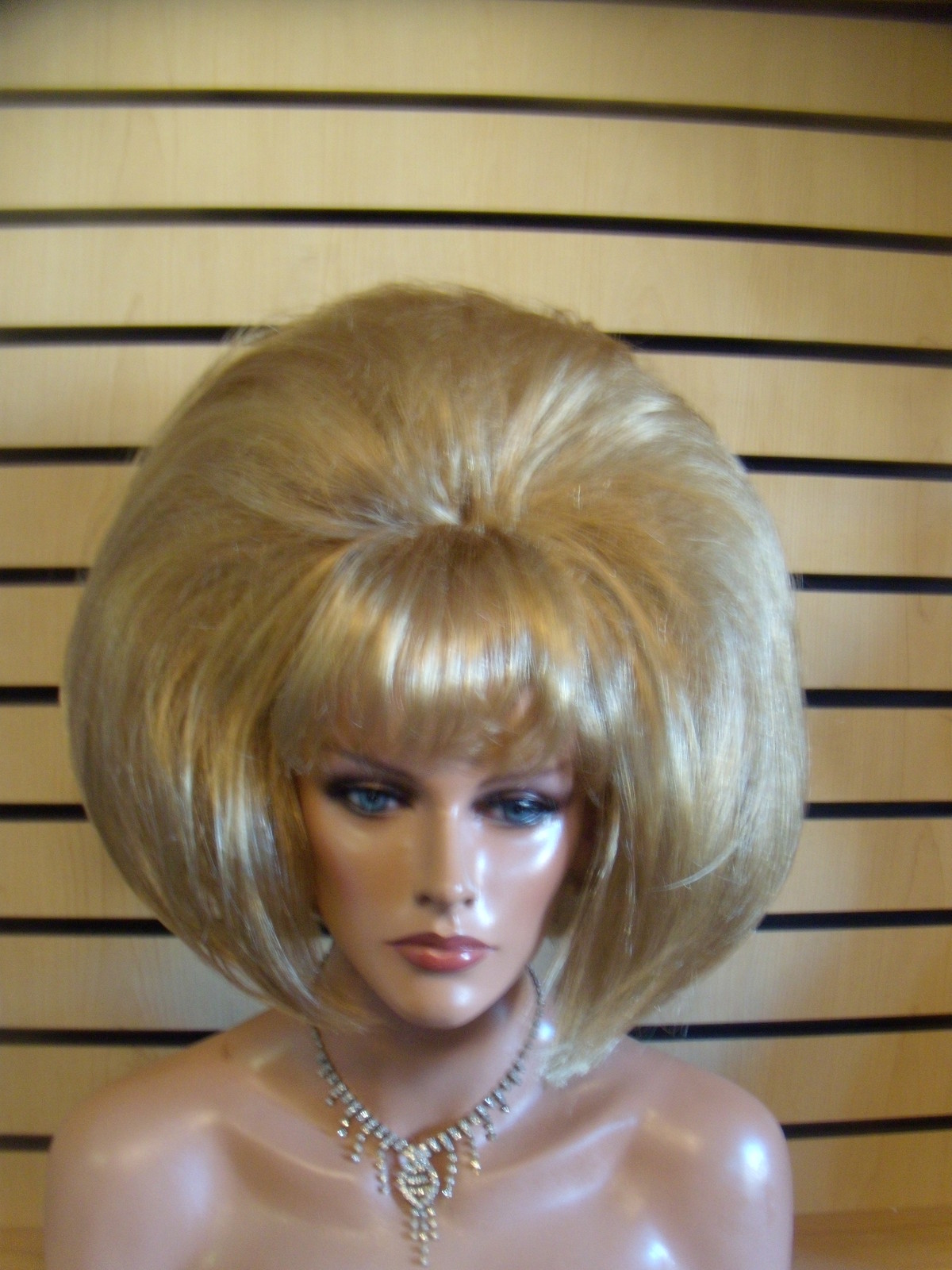 SIN CITY WIGS ALL COLORS SHORT SLEEK BOB NATURAL SHINE STRAIGHT HOT BANGS THICK