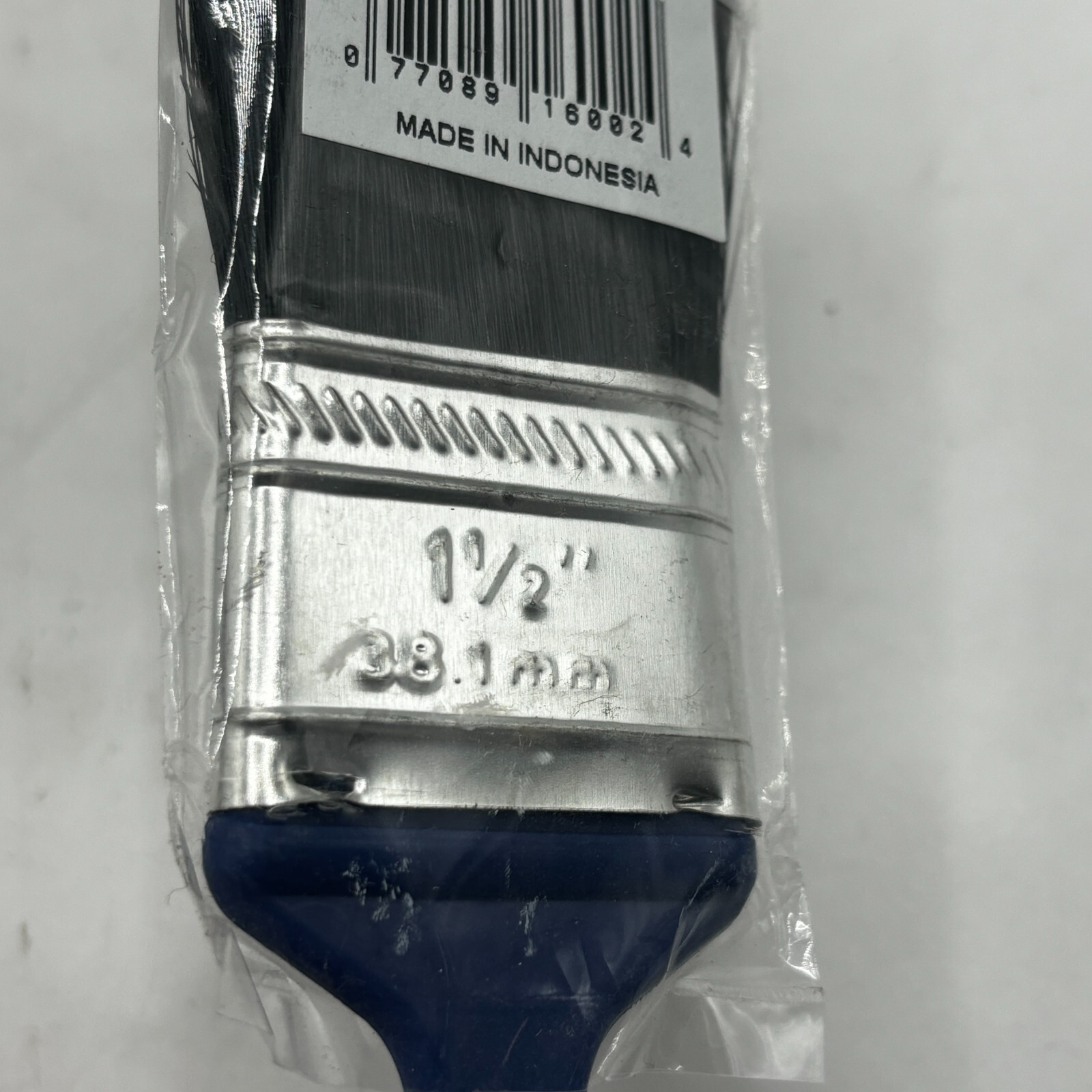 Linzer 1600 – 1-1/2 38.1mm ” Black China Bristle brush with plastic handle ⭐